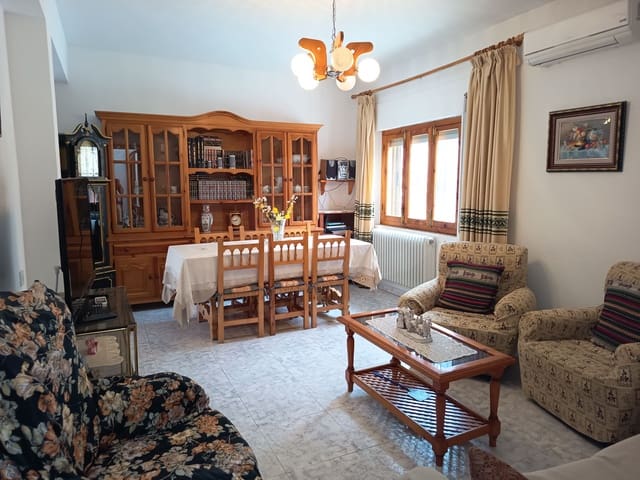 4 bedroom Townhouse for sale in Baza - € 105,000 (Ref: 10008176)