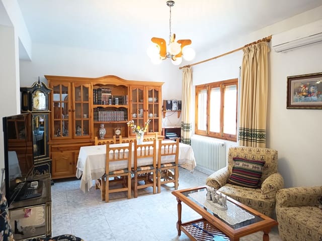 4 bedroom Townhouse for sale in Baza - € 105,000 (Ref: 10008176)