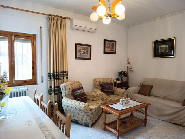 4 bedroom Townhouse for sale in Baza - € 105,000 (Ref: 10008176)