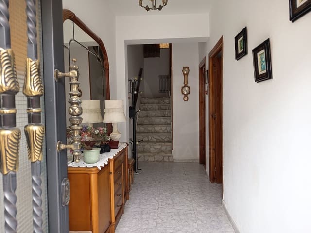 4 slaapkamer Huis te koop in Baza - € 105.000 (Ref: 10008176)