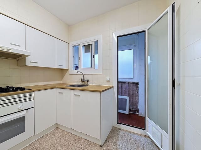 4 sypialnia Apartament na sprzedaż w Vilanova i la Geltrú - 220 000 € (Ref: 10008178)