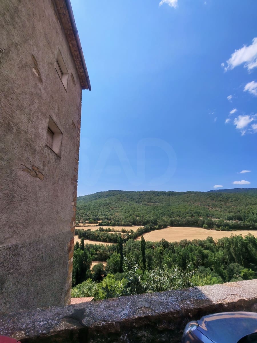Townhouse for sale in Ager - € 135,000 (Ref: 10008188)