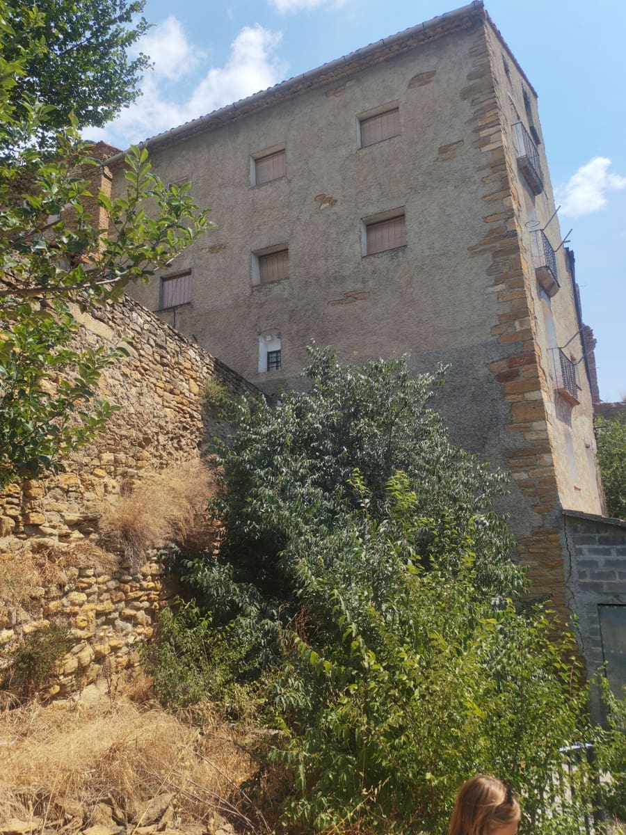 Townhouse for sale in Ager - € 135,000 (Ref: 10008188)