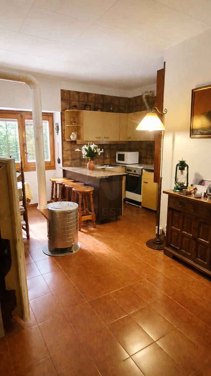 Townhouse for sale in Ager - € 135,000 (Ref: 10008188)
