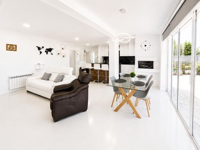 Casa en Calafat, L'Ametlla de Mar en venta con piscina garaje - 390.000 € (Ref: 10009152)