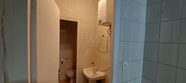 5 sovrum Kommersiell till salu i León stad - 110 000 € (Ref: 10009764)