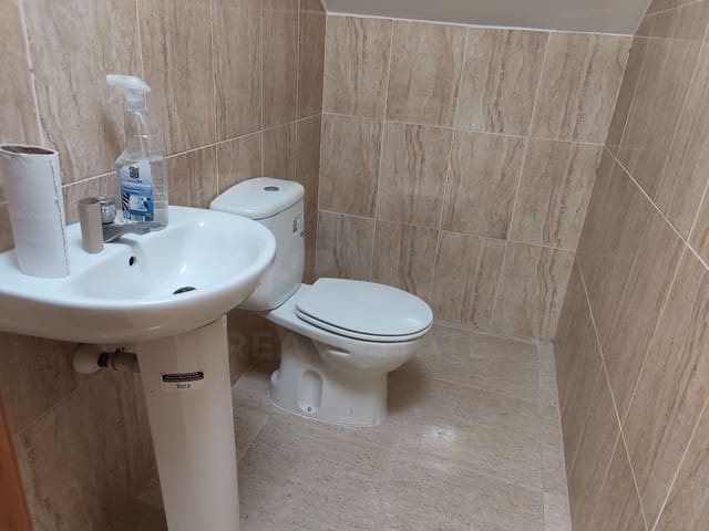 Kommersiell att hyra i Pineda de Mar - 1 000 € (Ref: 10009765)