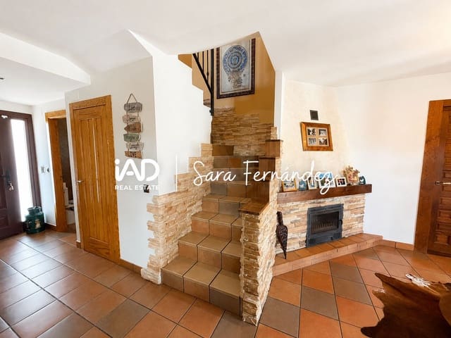 4 sovrum Hus till salu i Sariegos med pool garage - 390 000 € (Ref: 10009859)