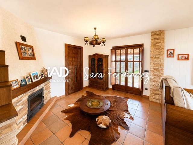 4 sovrum Hus till salu i Sariegos med pool garage - 390 000 € (Ref: 10009859)