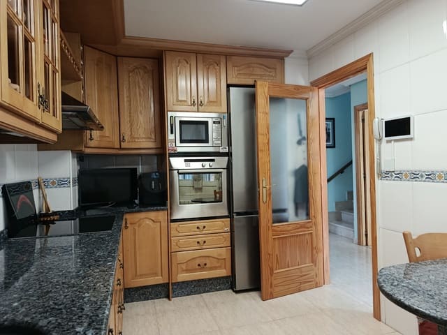 3 quarto Casa em Banda para venda em Meco com piscina garagem - 480 000 € (Ref: 10009864)