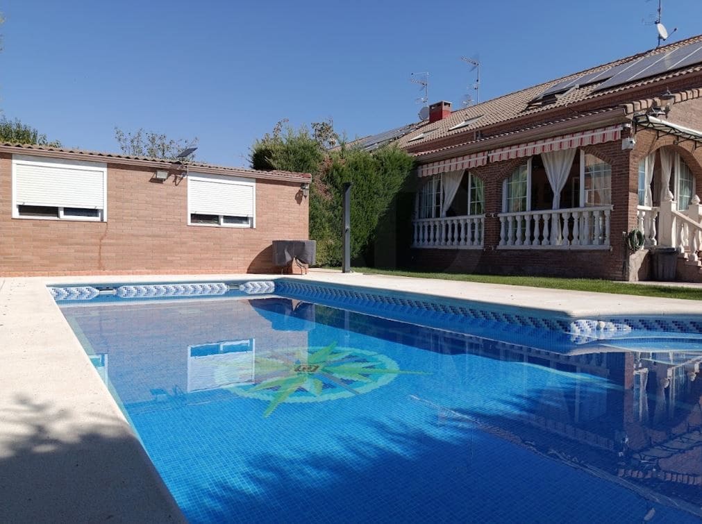 3 quarto Casa em Banda para venda em Meco com piscina garagem - 480 000 € (Ref: 10009864)
