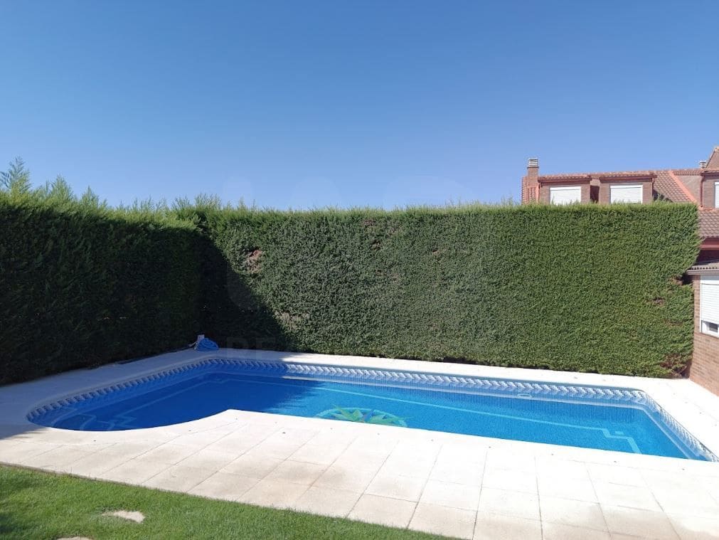 3 quarto Casa em Banda para venda em Meco com piscina garagem - 480 000 € (Ref: 10009864)