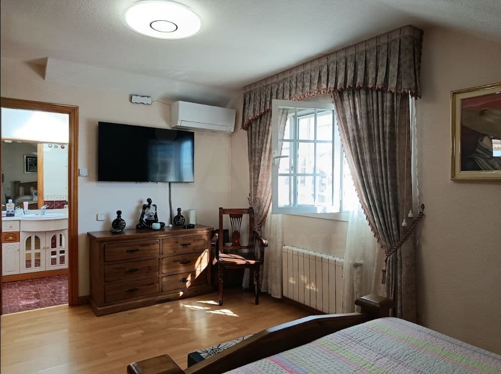 3 quarto Casa em Banda para venda em Meco com piscina garagem - 480 000 € (Ref: 10009864)