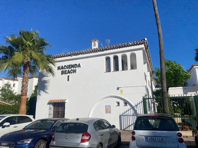 1 slaapkamer Appartement te koop in El Velerín, Estepona met zwembad - € 209.000 (Ref: 10009865)
