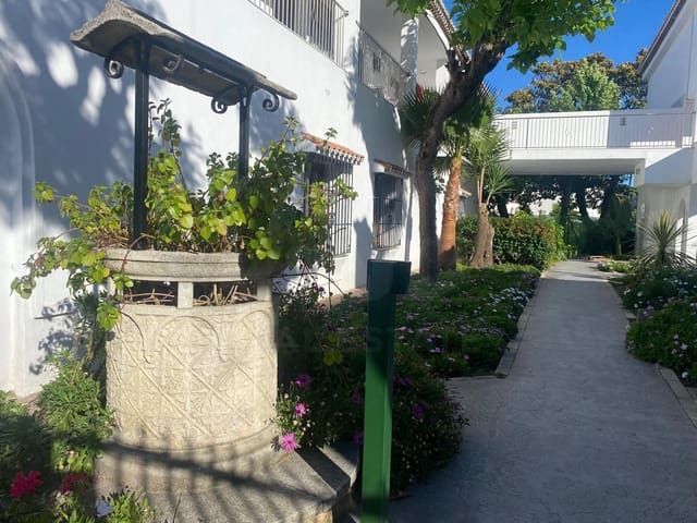 1 slaapkamer Appartement te koop in El Velerín, Estepona met zwembad - € 209.000 (Ref: 10009865)