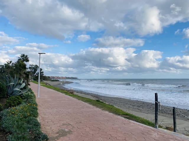 1 slaapkamer Appartement te koop in El Velerín, Estepona met zwembad - € 209.000 (Ref: 10009865)
