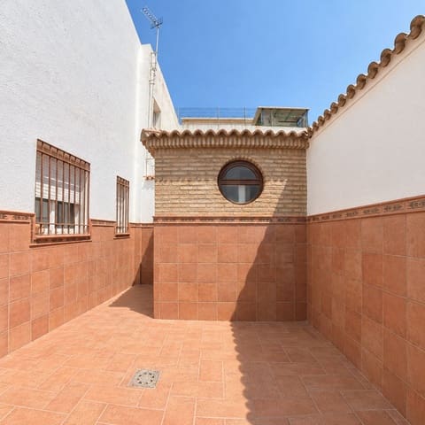Adosado de 3 habitaciones en Las Pajanosas, Guillena en venta - 163.000 € (Ref: 10009872)