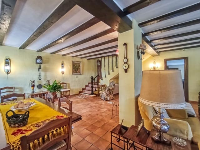 8 Zimmer Finca/Landgut zu verkaufen in Villena mit Pool - 388.000 € (Ref: 10010125)