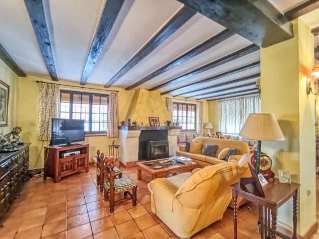 8 Zimmer Finca/Landgut zu verkaufen in Villena mit Pool - 388.000 € (Ref: 10010125)