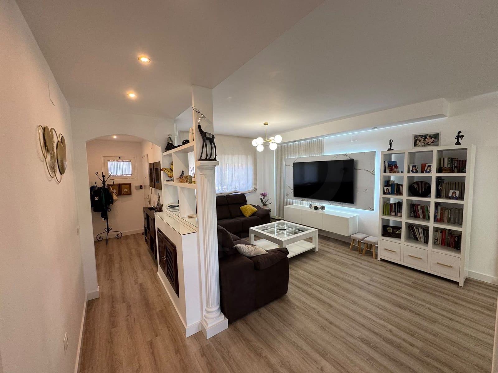 3 bedroom Villa for sale in Alhaurin de la Torre with pool garage - € 419,900 (Ref: 10010132)