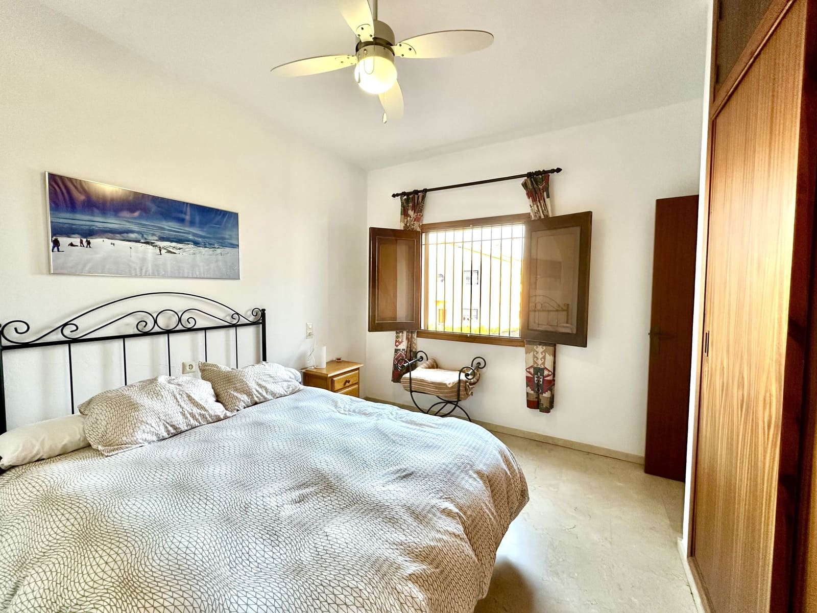 4 bedroom Townhouse for sale in Lepe with garage - € 340,000 (Ref: 10010133)