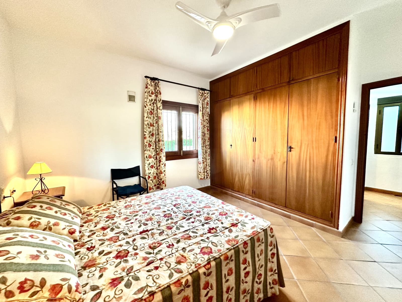 4 bedroom Townhouse for sale in Lepe with garage - € 340,000 (Ref: 10010133)