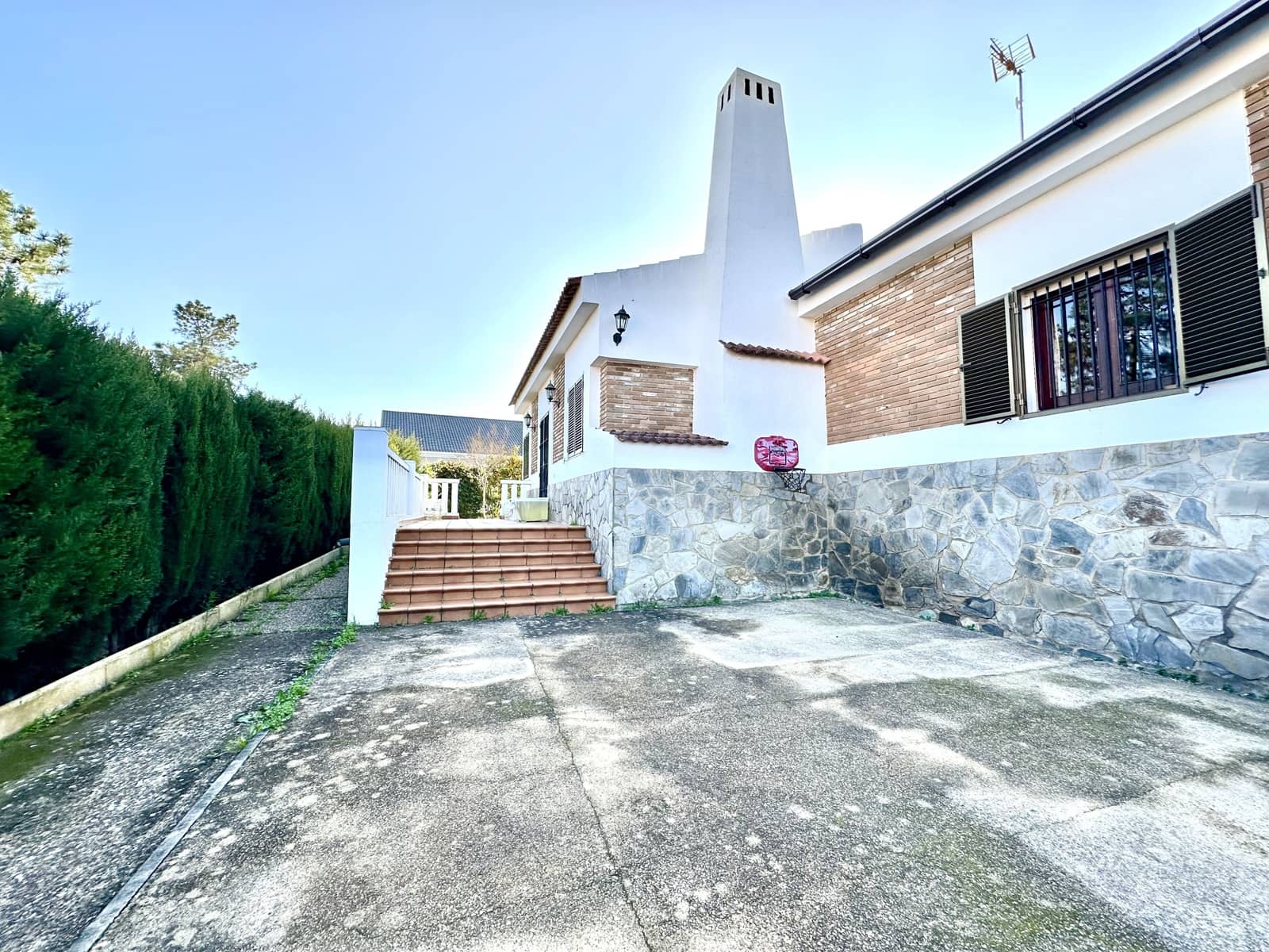 4 bedroom Townhouse for sale in Lepe with garage - € 340,000 (Ref: 10010133)