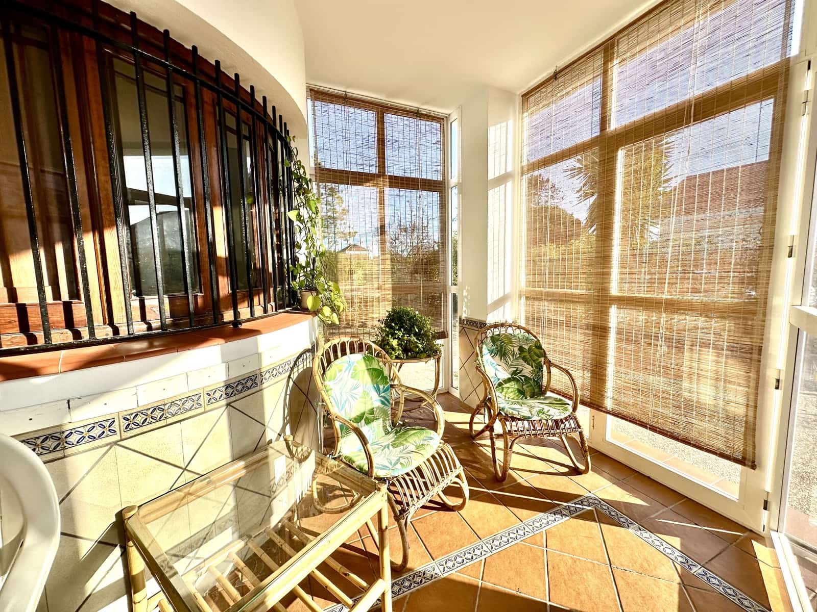 4 bedroom Townhouse for sale in Lepe with garage - € 340,000 (Ref: 10010133)