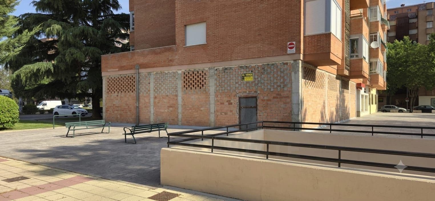 Commercial for sale in Aranda de Duero - € 168,900 (Ref: 10010135)