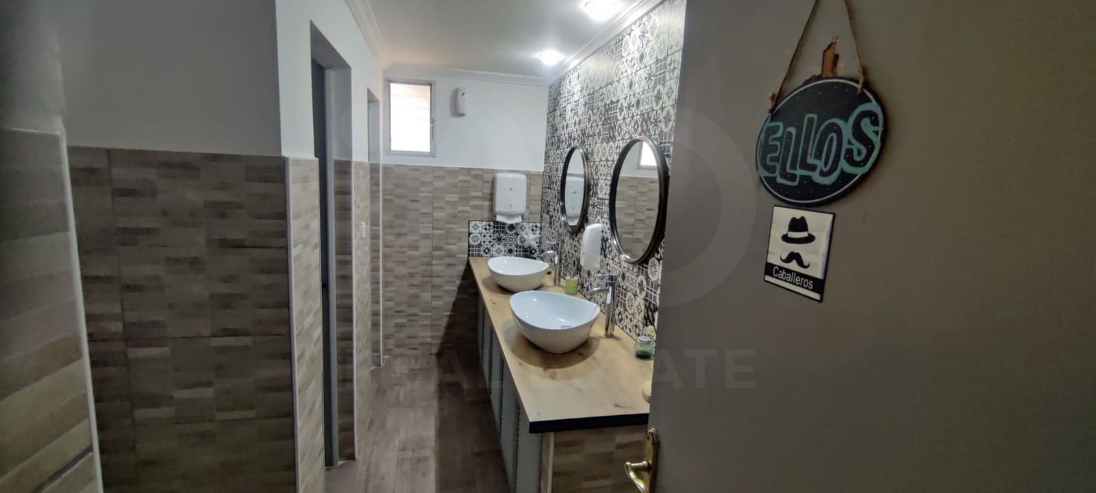Commercial for sale in Alfaz del Pi / L'Alfas del Pi - € 162,000 (Ref: 10010136)