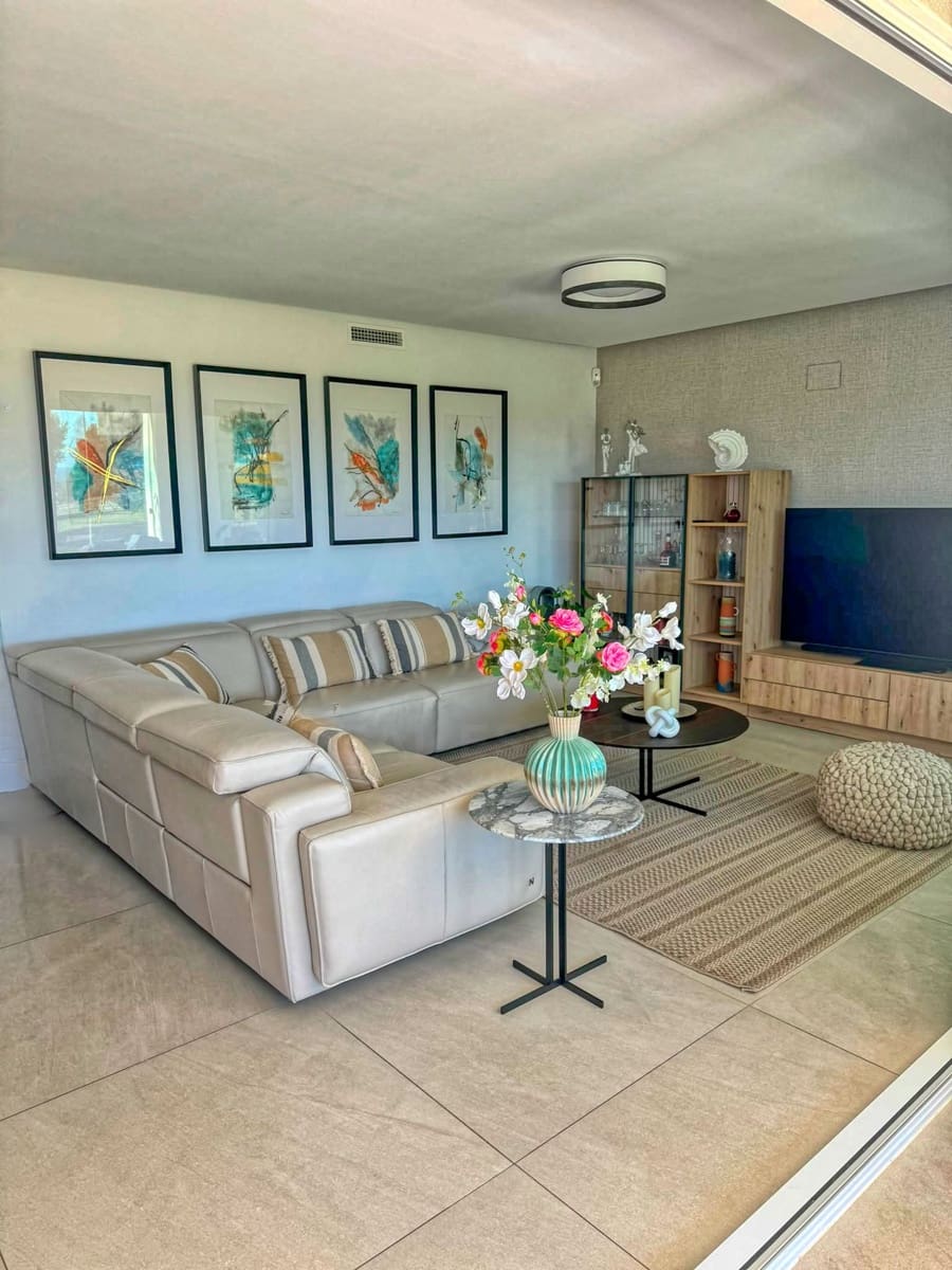 3 chambre Villa/Maison Mitoyenne à vendre à San Roque avec piscine garage - 659 000 € (Ref: 10011513)