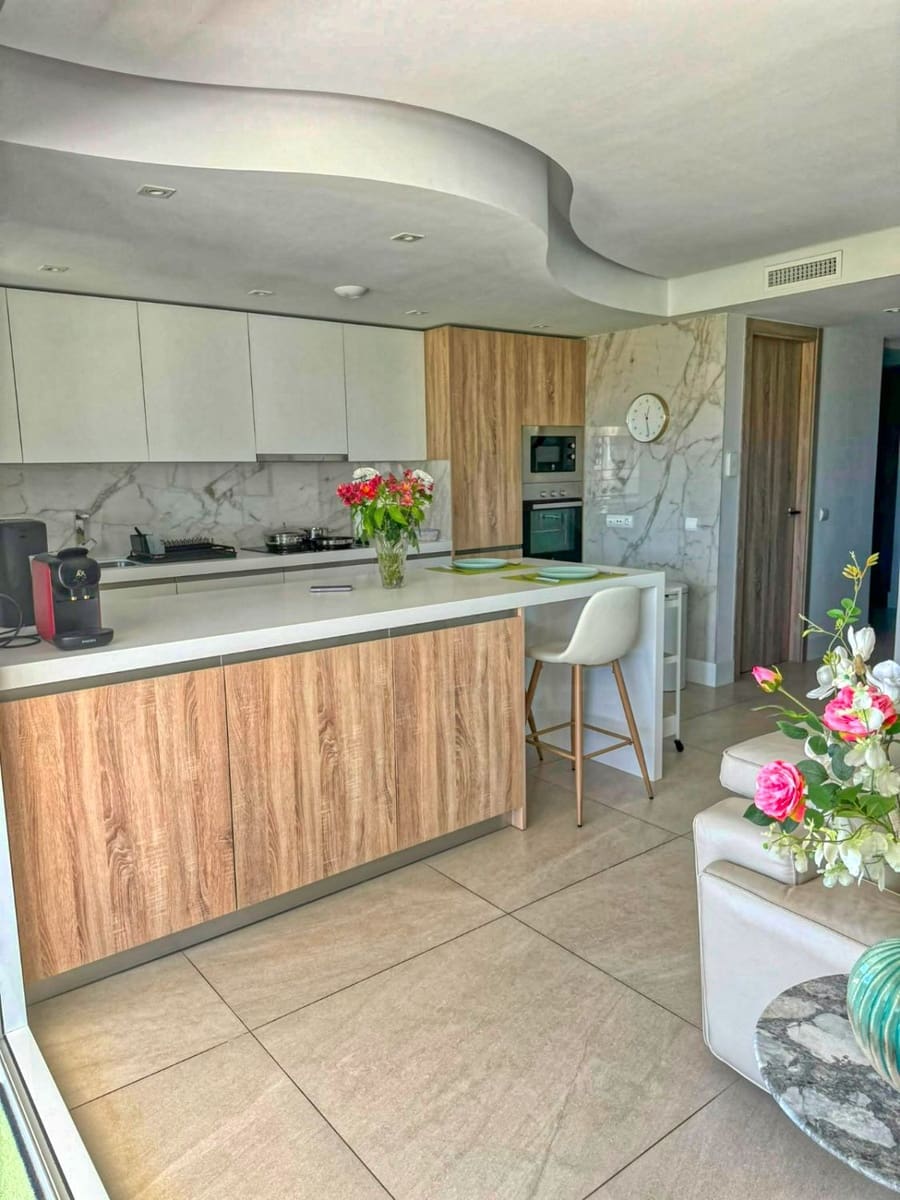 3 chambre Villa/Maison Mitoyenne à vendre à San Roque avec piscine garage - 659 000 € (Ref: 10011513)