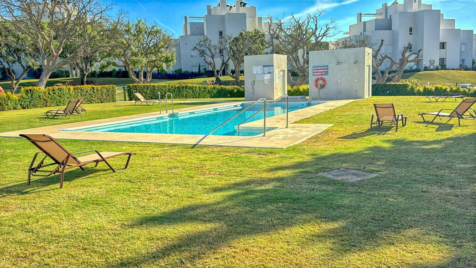 3 chambre Villa/Maison Mitoyenne à vendre à San Roque avec piscine garage - 659 000 € (Ref: 10011513)