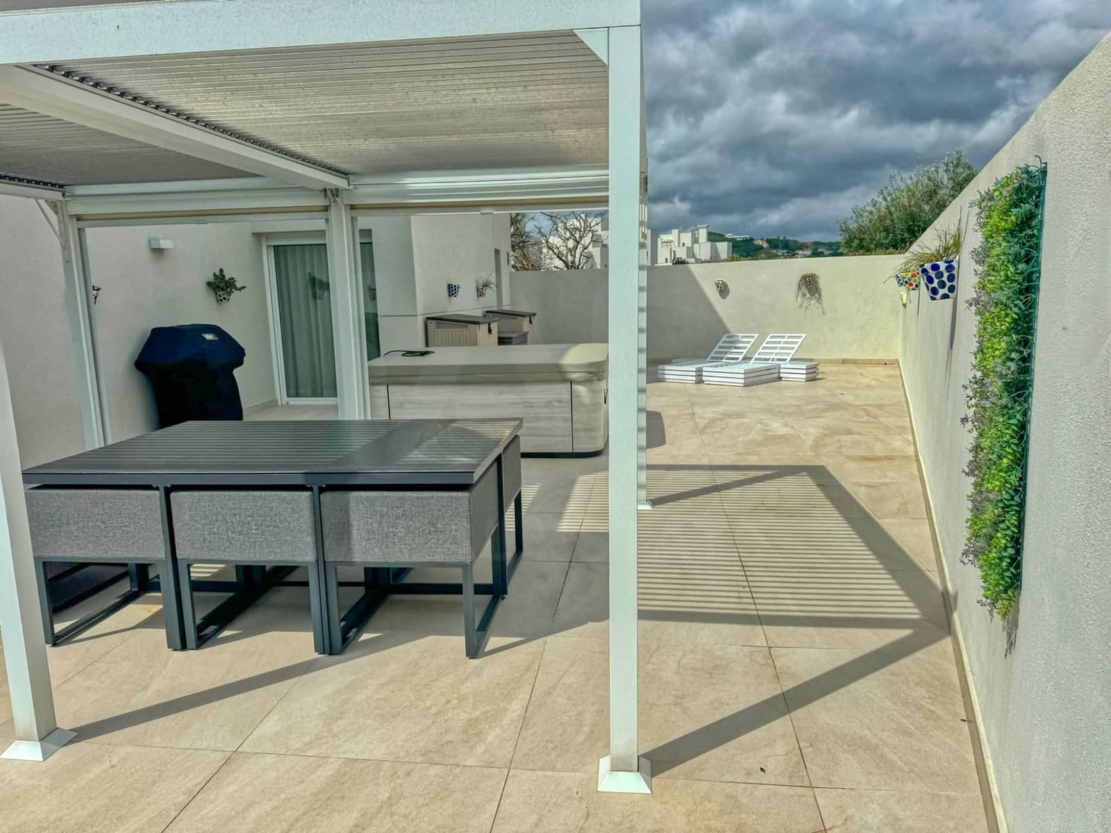 3 chambre Villa/Maison Mitoyenne à vendre à San Roque avec piscine garage - 659 000 € (Ref: 10011513)