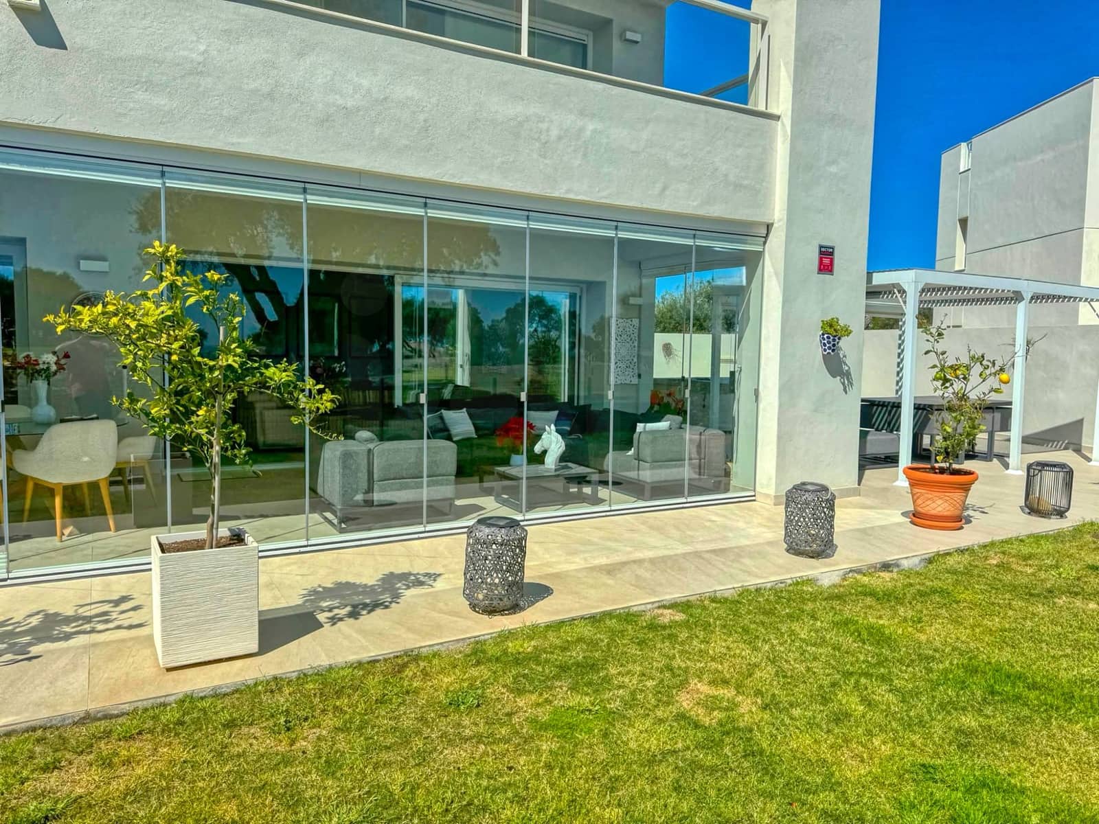 3 chambre Villa/Maison Mitoyenne à vendre à San Roque avec piscine garage - 659 000 € (Ref: 10011513)