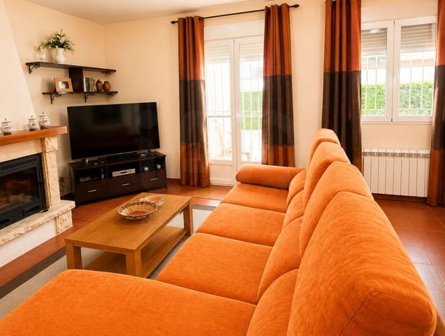 3 bedroom Terraced Villa for sale in Herradón de Pinares - € 230,000 (Ref: 10012574)