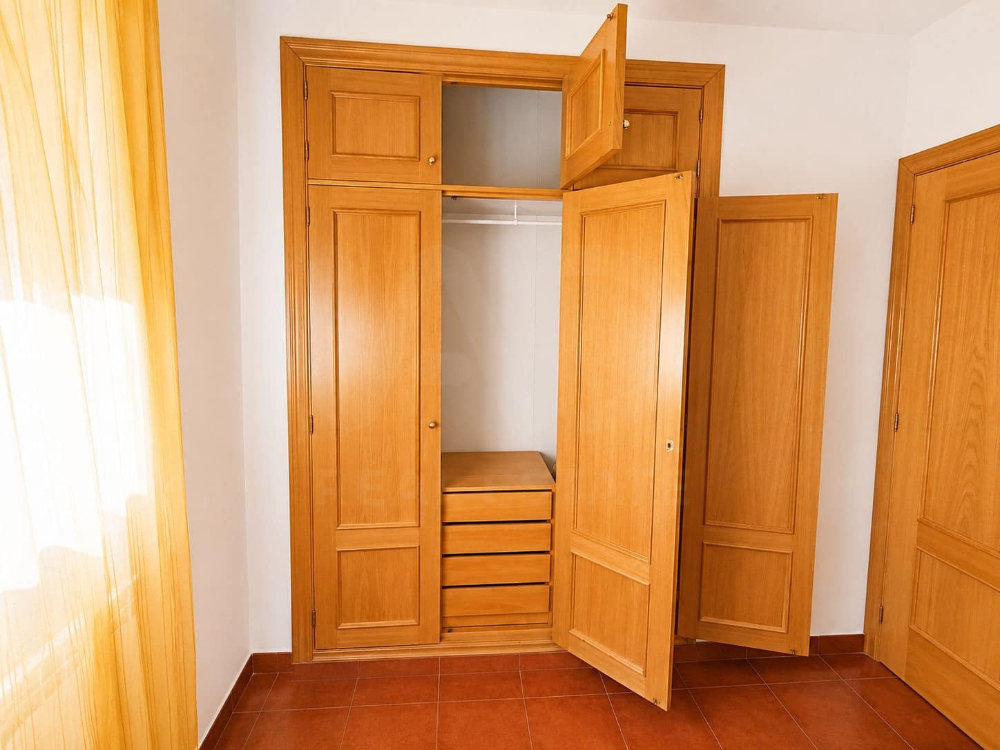 3 sypialnia Dom szeregowy na sprzedaż w Herradon de Pinares z garażem - 230 000 € (Ref: 10012574)