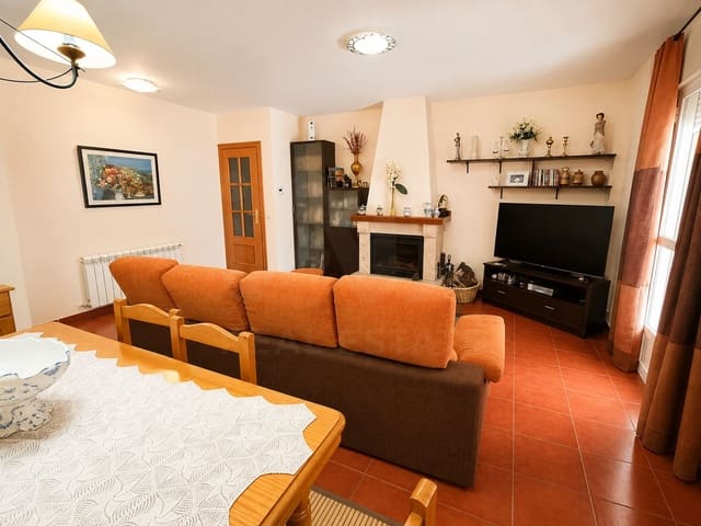 3 bedroom Terraced Villa for sale in Herradón de Pinares - € 230,000 (Ref: 10012574)