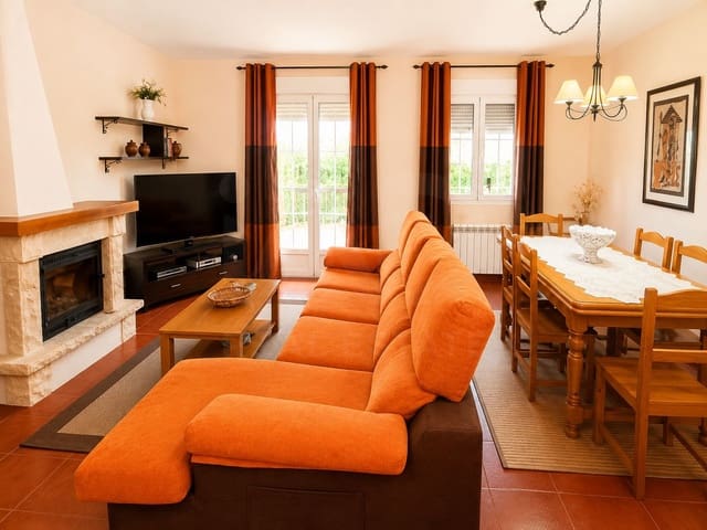 3 bedroom Terraced Villa for sale in Herradón de Pinares - € 230,000 (Ref: 10012574)