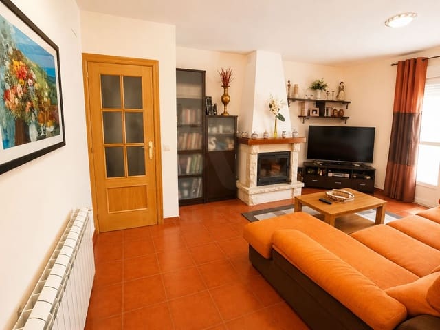 3 bedroom Terraced Villa for sale in Herradón de Pinares - € 230,000 (Ref: 10012574)