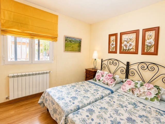 3 bedroom Terraced Villa for sale in Herradón de Pinares - € 230,000 (Ref: 10012574)