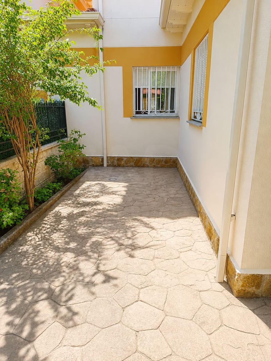 3 sypialnia Dom szeregowy na sprzedaż w Herradon de Pinares z garażem - 230 000 € (Ref: 10012574)