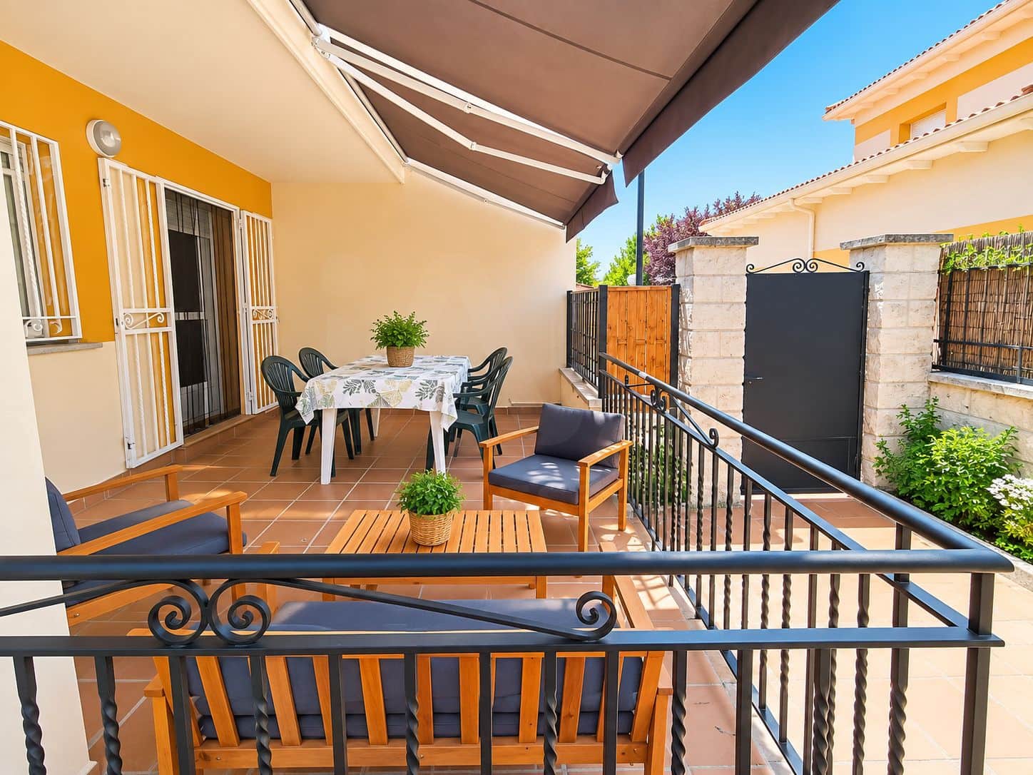 3 sypialnia Dom szeregowy na sprzedaż w Herradon de Pinares z garażem - 230 000 € (Ref: 10012574)