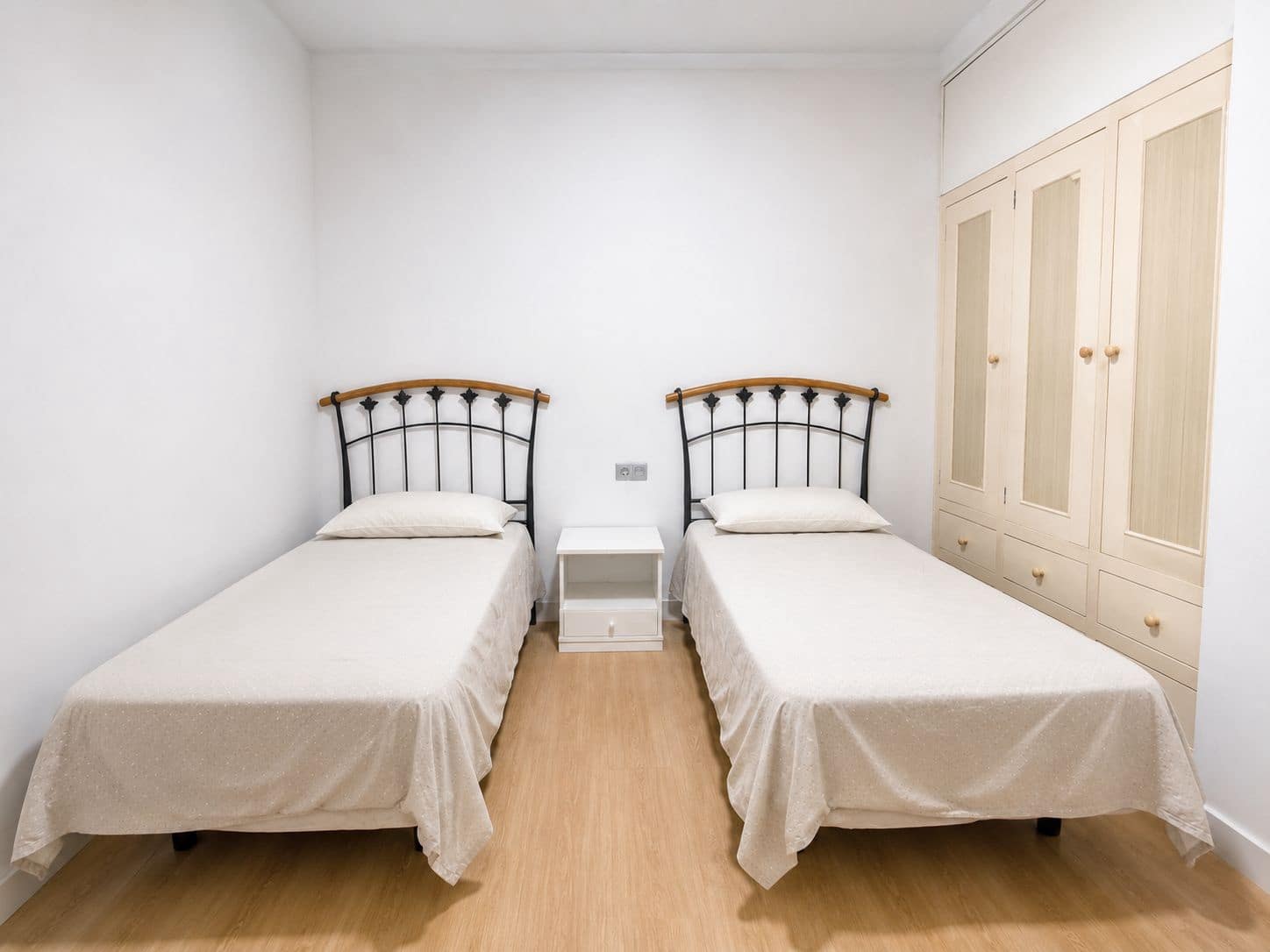 2 bedroom Apartment for sale in Estepona - € 610,000 (Ref: 10012738)