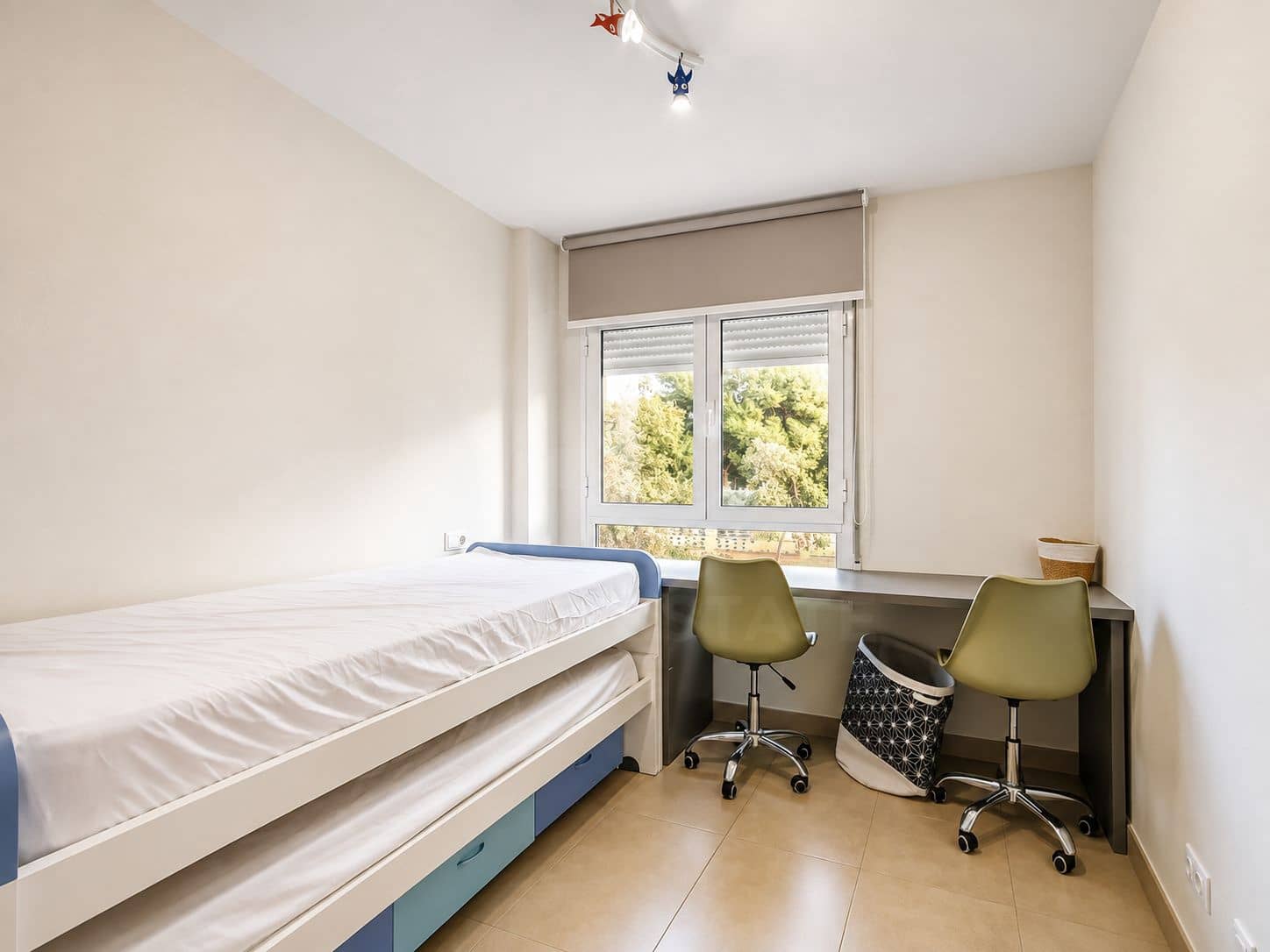 2 soverom Leilighet til leie i Alicante by med svømmebasseng garasje - € 1 300 (Ref: 10012746)