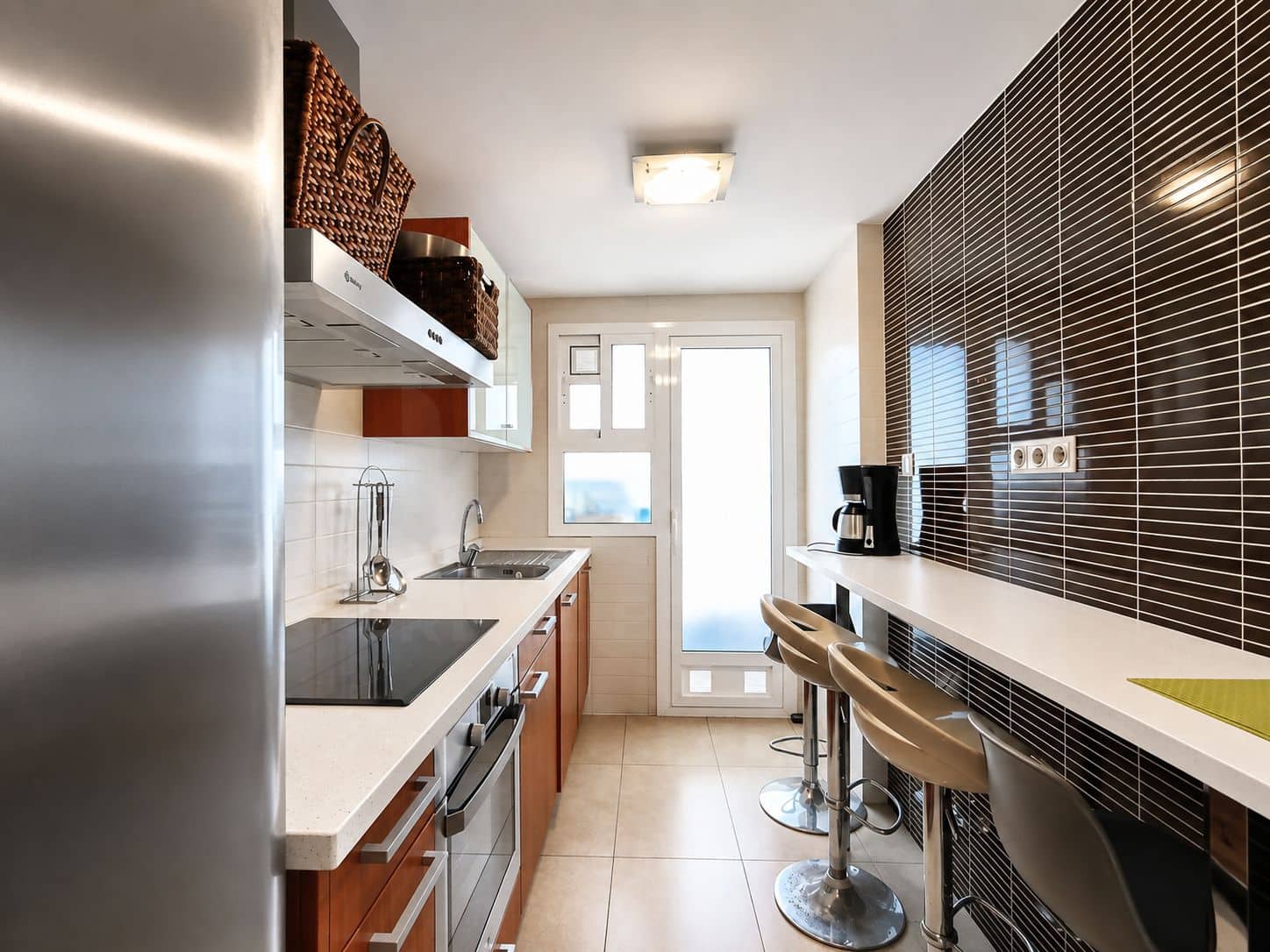 2 soverom Leilighet til leie i Alicante by med svømmebasseng garasje - € 1 300 (Ref: 10012746)