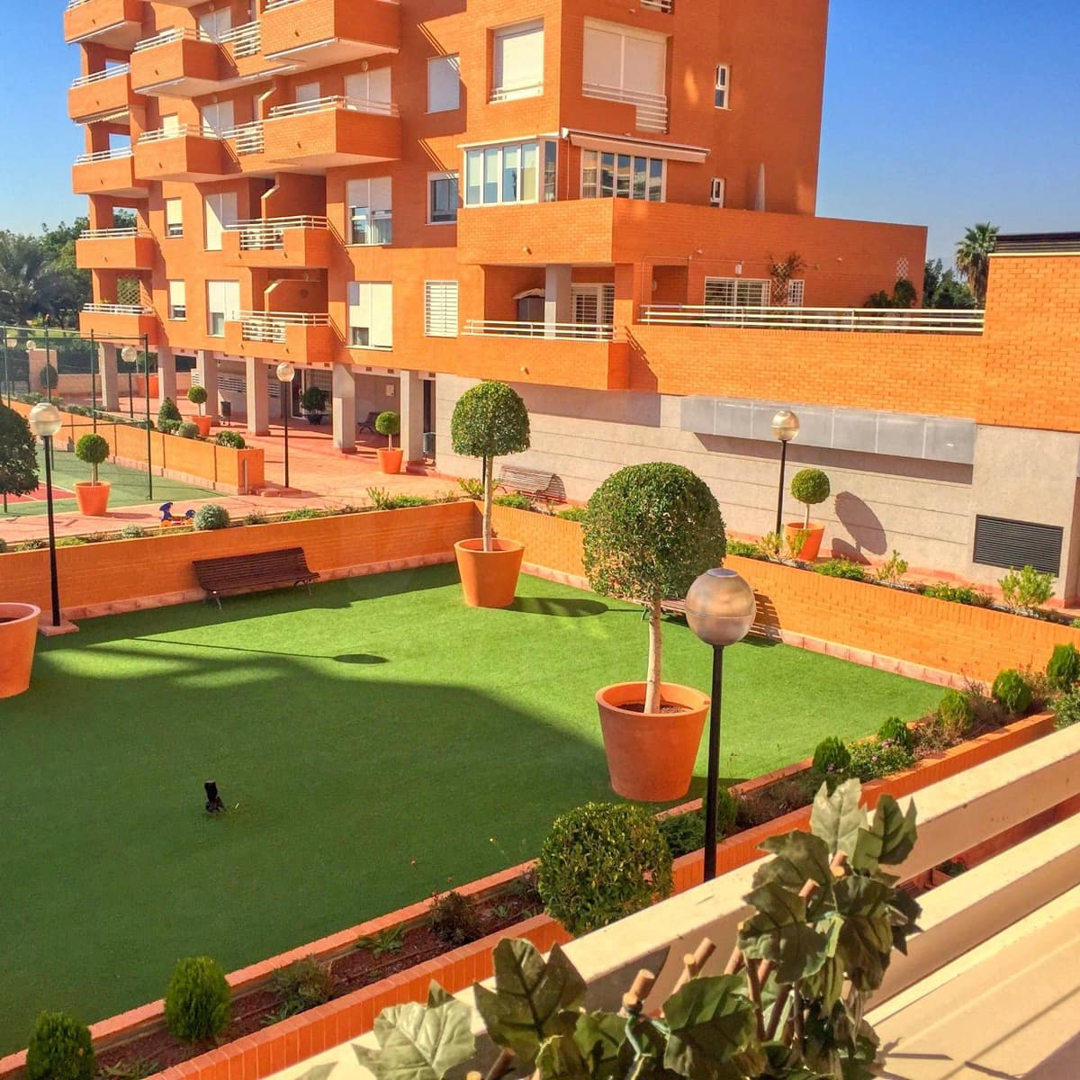 2 soverom Leilighet til leie i Alicante by med svømmebasseng garasje - € 1 300 (Ref: 10012746)