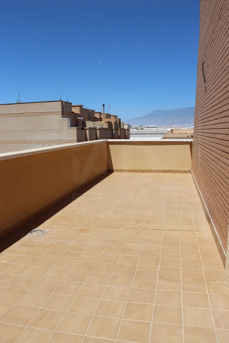 4 bedroom Apartment for sale in Roquetas de Mar with garage - € 305,000 (Ref: 10012750)