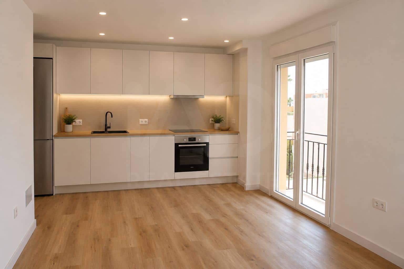 2 bedroom Apartment for sale in Roquetas de Mar with garage - € 144,000 (Ref: 10012751)
