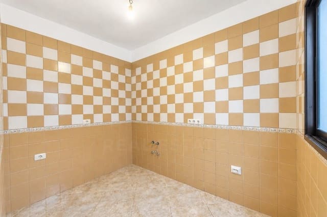 5 bedroom Terraced Villa for sale in San Cristóbal de La Laguna - € 270,000 (Ref: 10012753)